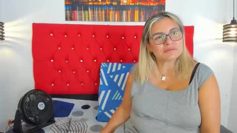 Snapshot of carolinacrus01 chatting on 11/23/25, 05:02 Carolina online show from 11/23/25, 05:02