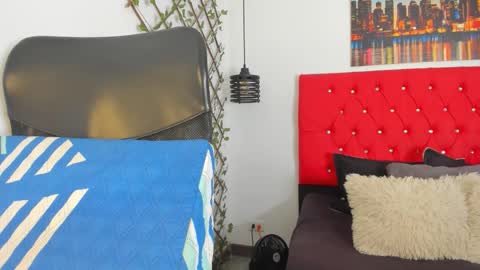 Snapshot of carolinacrus01 chatting on 12/01/25, 03:17 Carolina online show from 12/01/25, 03:17