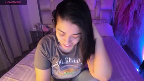 caroline online show from 10/22/25, 04:35