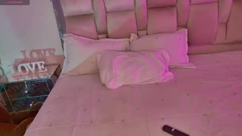 caroline online show from 11/25/25, 04:56