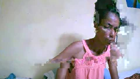 Snapshot of caroline151047 chatting on 02/17/25, 03:20 caroline151047 online show from 02/17/25, 03:20