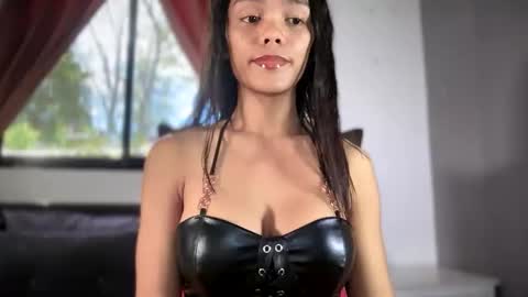 caroline_east online show from 05/01/26, 01:10