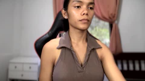 Snapshot of caroline_east chatting on 05/17/26, 01:03 caroline_east online show from 05/17/26, 01:03