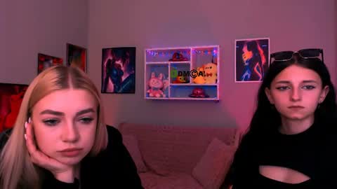 Snapshot of caroline_honeyy chatting on 06/17/26, 09:23 Caroline online show from 06/17/26, 09:23