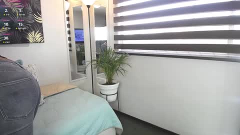 C A R O L I N E online show from 01/17/25, 02:28