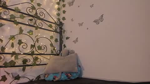 Snapshot of caroline_millerr chatting on 11/19/25, 07:08 caroline_millerr online show from 11/19/25, 07:08