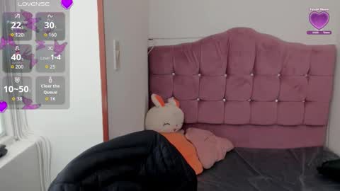 caroline_rodriguez_9 online show from 10/29/25, 07:04