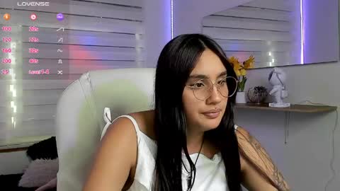 caroline_rodriguez_9 online show from 04/18/26, 09:26
