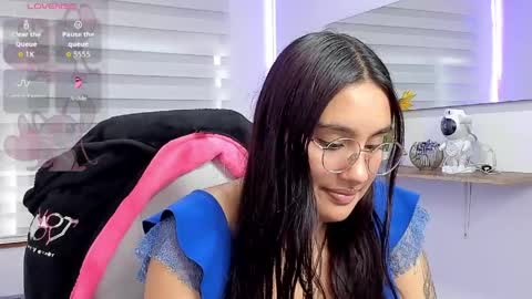 caroline_rodriguez_9 online show from 04/27/26, 07:01