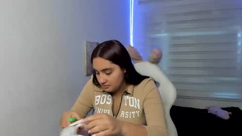 caroline_rodriguez_9 online show from 06/23/26, 07:01