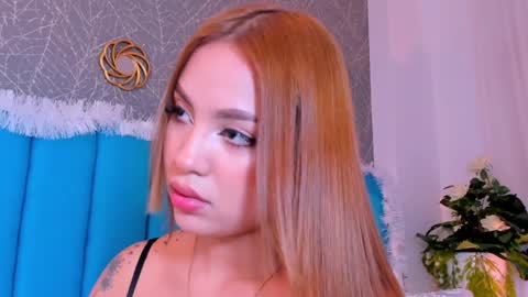 Snapshot of carolineegarcia chatting on 12/17/24, 02:55 CarolineeGarcia online show from 12/17/24, 02:55