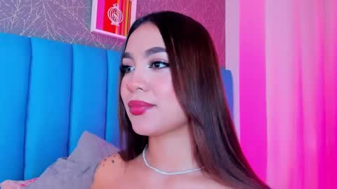 Snapshot of carolineegarcia chatting on 02/27/25, 01:49 CarolineeGarcia online show from 02/27/25, 01:49