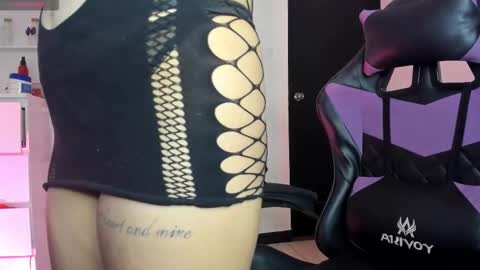 Snapshot of carolineegarcia chatting on 11/15/25, 10:56 CarolineeGarcia online show from 11/15/25, 10:56