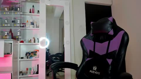 Snapshot of carolineegarcia chatting on 11/27/25, 01:02 CarolineeGarcia online show from 11/27/25, 01:02