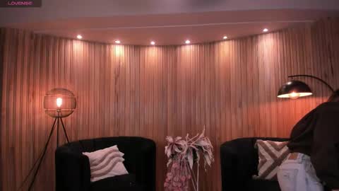 Caro online show from 11/25/25, 10:37