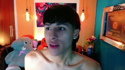 Snapshot of carolinejesh chatting on 05/06/26, 12:32 carolinejesh online show from 05/06/26, 12:32