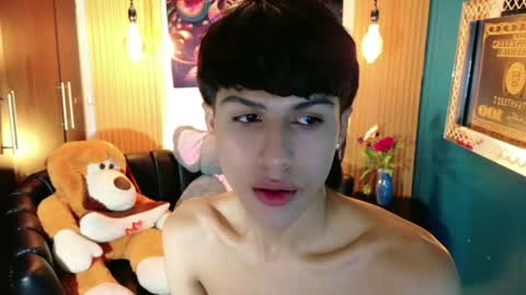 Snapshot of carolinejesh chatting on 05/15/26, 11:39 carolinejesh online show from 05/15/26, 11:39