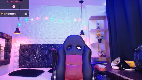 Snapshot of carolinescoth_dl chatting on 01/07/25, 08:31 Caroline Scoth online show from 01/07/25, 08:31