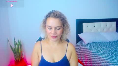 CarolinneFiotti online show from 10/20/25, 02:28