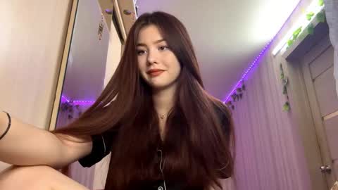 Snapshot of carolynexford chatting on 11/30/25, 12:09 Emma online show from 11/30/25, 12:09