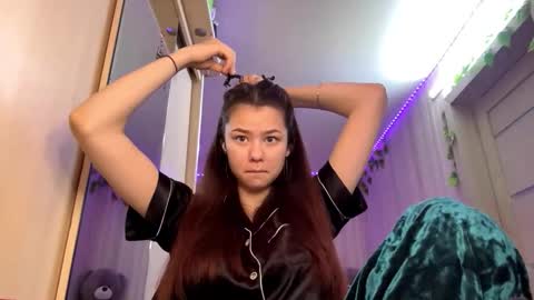 Snapshot of carolynexford chatting on 12/02/25, 06:08 Emma online show from 12/02/25, 06:08