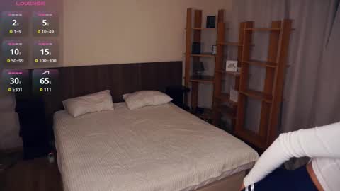 Hello everyone Im Monica Its my first day Were going to have fun together  online show from 09/28/25, 08:25