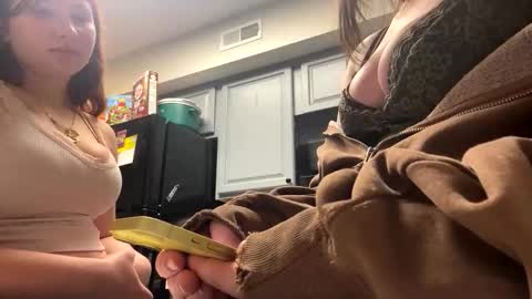 Snapshot of carpetmunchers chatting on 11/23/25, 12:21 carpetmunchers online show from 11/23/25, 12:21