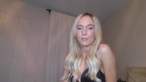 Snapshot of caseygirl6879 chatting on 10/06/25, 02:42 Casey Lakes online show from 10/06/25, 02:42