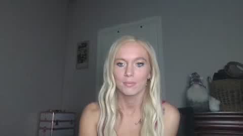 Snapshot of caseygirl6879 chatting on 11/03/25, 11:48 Casey Lakes online show from 11/03/25, 11:48