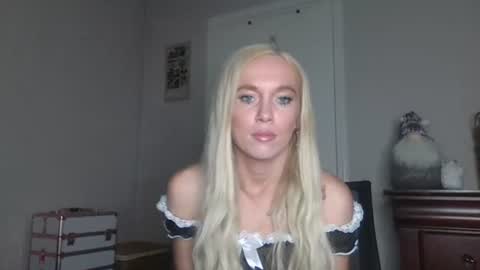 Snapshot of caseygirl6879 chatting on 11/05/25, 11:49 Casey Lakes online show from 11/05/25, 11:49