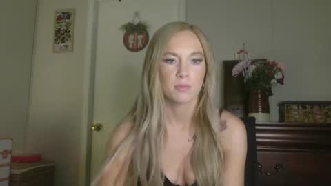 Snapshot of caseygirl6879 chatting on 02/18/26, 06:09 Casey Lakes online show from 02/18/26, 06:09