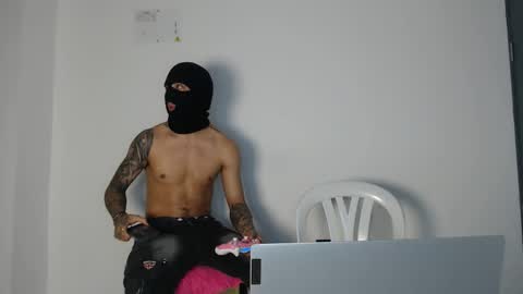 Snapshot of cash_master777 chatting on 11/28/25, 11:24 cash_master777 online show from 11/28/25, 11:24