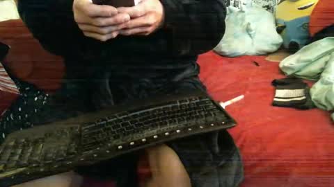 Snapshot of cashew72 chatting on 01/19/25, 01:32 Cashew online show from 01/19/25, 01:32