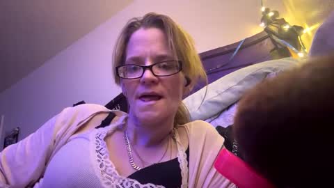 Snapshot of casidy1 chatting on 03/02/25, 02:43 casidy1 online show from 03/02/25, 02:43