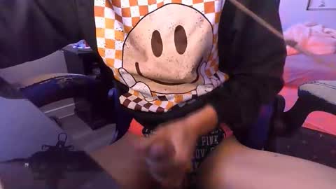 Snapshot of casseyy_femboi chatting on 01/09/26, 01:52 casseyy online show from 01/09/26, 01:52