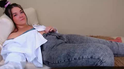 Anna online show from 10/22/25, 02:23