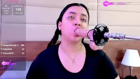 Snapshot of cassie_ibarra chatting on 09/18/25, 11:34 cassie online show from 09/18/25, 11:34