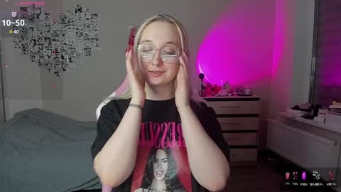 Snapshot of cassie_rosss chatting on 12/20/24, 01:25 Cassie Rosss online show from 12/20/24, 01:25