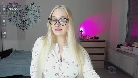 Snapshot of cassie_rosss chatting on 01/14/25, 12:00 Cassie Rosss online show from 01/14/25, 12:00