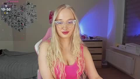 Snapshot of cassie_rosss chatting on 02/09/25, 12:39 Cassie Rosss online show from 02/09/25, 12:39