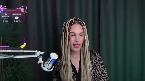 Snapshot of cassiemich chatting on 12/16/25, 04:39 Cassie online show from 12/16/25, 04:39