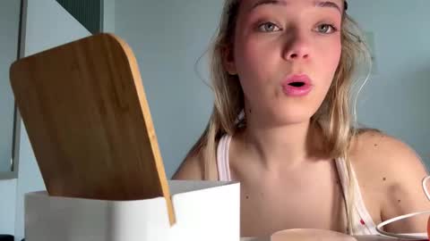 Olivia online show from 03/09/26, 08:07