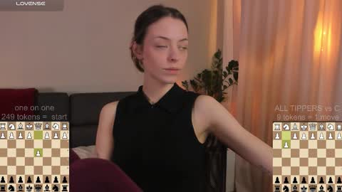  cassandra  online show from 10/19/25, 05:13