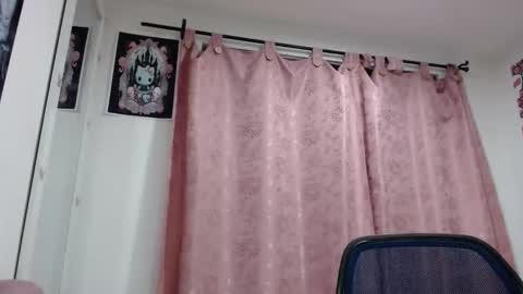 Snapshot of cat_mila_ chatting on 01/14/26, 05:35 Mila online show from 01/14/26, 05:35