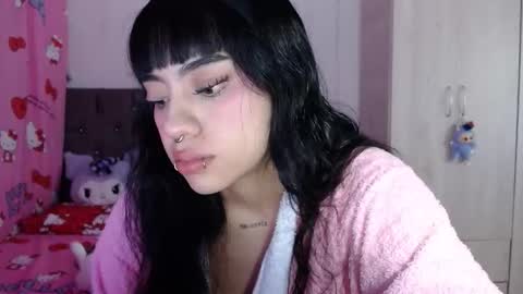 Snapshot of cat_mila_ chatting on 06/10/26, 06:45 Mila online show from 06/10/26, 06:45