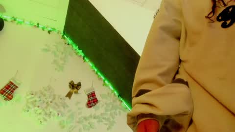 Cata green model independient online show from 12/13/24, 11:28