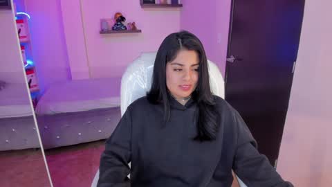 Snapshot of catalina_naughtyy chatting on 01/18/25, 01:08 Catalina online show from 01/18/25, 01:08