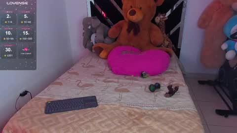 Snapshot of catalina_smith__ chatting on 02/27/25, 02:10 Catalina online show from 02/27/25, 02:10