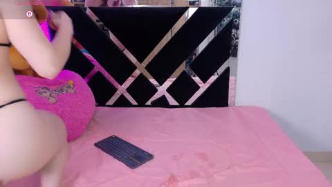 Snapshot of catalina_smith__ chatting on 04/21/26, 11:18 Catalina online show from 04/21/26, 11:18