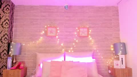 CatalinnaThompson online show from 01/28/25, 11:49